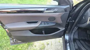 BMW X4 Diesel xDrive30d Aut. xLine m. AHK/SD/CAM/LEDER Bild 4