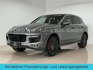 Porsche Cayenne GTS 8 Fach PANO Chrono CARBON BOSE ALCAN