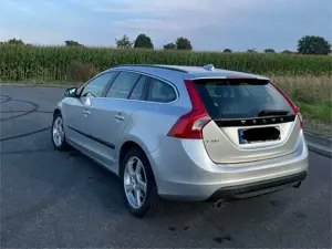 Volvo V60 D5 215 PS wenig km