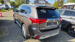Mitsubishi Outlander Outlander Plug-in Hybrid TOP 2.4 MIVEC 4WD Bild 3
