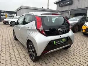 Toyota Aygo 1.0 x-play Team D MMT Kamera, AppleCarPlay Bild 5