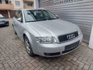 Audi A4 2.5TDI KOMBI*AHK*8FACH*TÜV NEU*NAVI