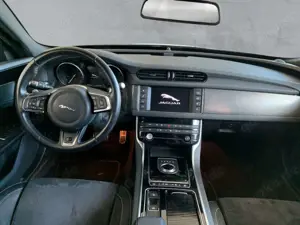 Jaguar XF 30D SPORTBRAKE S LMF+NAV+SOUNDSYSTEM+BI-XENON Bild 4