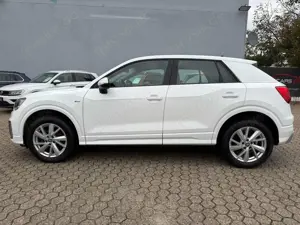 Audi Q2 35 TFSI*AHK*Tempomat*Leder*Navi* Bild 2