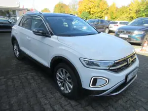 Volkswagen T-Roc Style 1.5 TSI DSG NAVI AHK IQ LIGHT ALU APS SITHHEIZUNG ACC GJR CLIMATRONIC Bild 4