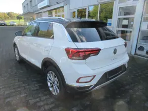 Volkswagen T-Roc Style 1.5 TSI DSG NAVI AHK IQ LIGHT ALU APS SITHHEIZUNG ACC GJR CLIMATRONIC Bild 2