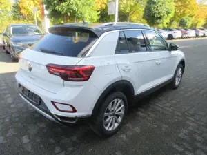Volkswagen T-Roc Style 1.5 TSI DSG NAVI AHK IQ LIGHT ALU APS SITHHEIZUNG ACC GJR CLIMATRONIC Bild 3