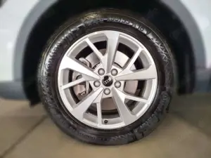 Audi Q3 45 TFSI e S tronic LED AHK PDC Tempomat Bild 4