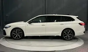 Volkswagen Passat Variant 142 kW 4Motion R-Line/Signature *Dach/Schwarz*AHK* Bild 2