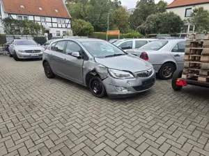 Opel Astra Edition Unfall, Motor und Getriebe OK