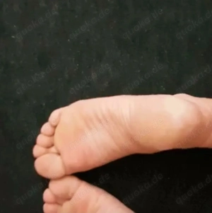 Wer will meine M Füße verwöhnen  Bild 2