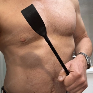 Spanking mit Hand und Gerte