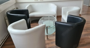 Moderne Sitzgruppe aus Kunstleder - optional mit Glastisch