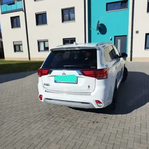Mitsubishi Outlander 2.4 4WD Plug-In Hybrid Bild 4