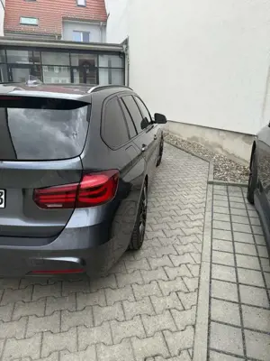 BMW 330 330i Touring Aut. M Sport Shadow Bild 3