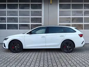 Skoda Octavia Combi RS iV MATRIX|VIRTUAL|DCC|HUD|DAB+ Bild 3