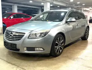 Opel Insignia A Sports Automatik~Navi~Teilleder~Xenon