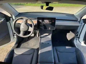 Tesla Model Y Model Y RWD Bild 5