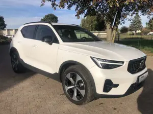 Volvo XC40 B4 Plus Dark Panoramadach  Plus Dark Bild 2