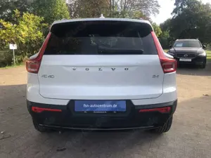 Volvo XC40 B4 Plus Dark Panoramadach  Plus Dark Bild 4