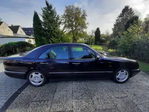 Mercedes-Benz E 230 Avantgarde