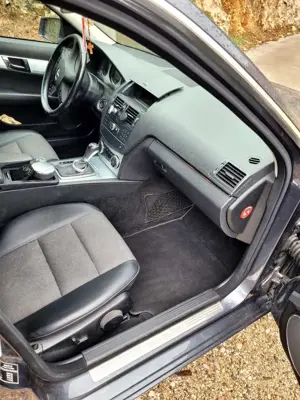 Mercedes-Benz C 220 C 220 CDI DPF Automatik BlueEFFICIENCY Avantgarde Bild 4