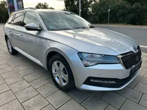 Skoda Superb Combi Ambition 1HAND/8FACH/NAVI Bild 3