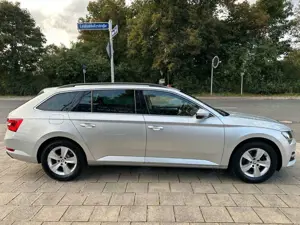 Skoda Superb Combi Ambition 1HAND/8FACH/NAVI Bild 5
