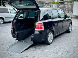 Opel Zafira 'Behindertengerecht-Rampe'