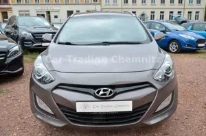 Hyundai i30 cw 1.6 Automatik Klimaautomatik Sitzheizung Bild 2