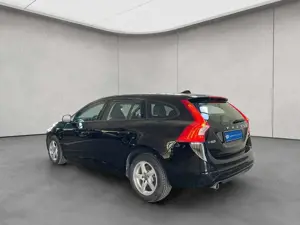 Volvo V60 D3 Linje-Business Aut Navi Einparkhilfe Sitzhe Bild 3