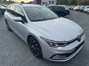 Volkswagen Golf VIII 2.0 TDI DSG*LIFE*SHZ*NAVI*PDCvo+hi+KAM