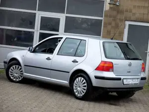 Volkswagen Golf 1.6 Comfortline Automatik - PDC - Klima Bild 4