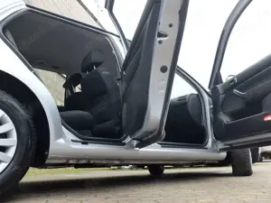 Volkswagen Golf 1.6 Comfortline Automatik - PDC - Klima Bild 2