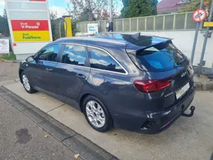 Kia Ceed SW / cee'd SW 1.5T-GDI Vision*Kamera*AHK* Bild 2