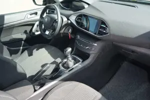 Peugeot 308 SW 1.2 12V e-THP Active Pack Navi Kamera DAB Bild 5