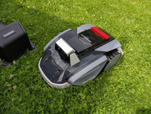 Sunseeker V3 Plus Mähroboter + Garagendach + Ersatzmesser