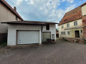 Wohnhaus mit Mühle, Wiese und Garagen Bild 2