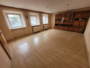 Wohnhaus mit Mühle, Wiese und Garagen Bild 4