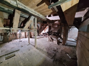 Wohnhaus mit Mühle, Wiese und Garagen Bild 7