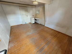 Wohnhaus mit Mühle, Wiese und Garagen Bild 8