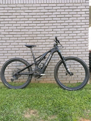 Specialized Turbo Levo Comp Carbon 2023   Hochwertiges E-Mountainbike aus Carbon