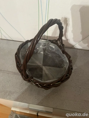 Dekorativer Flechtkorb mit Henkel ideal für Geschenke oder Deko