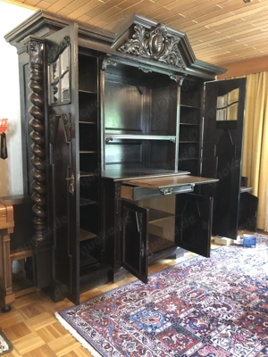 Antiker Wohnzimmerschrank im Stil des altdeutschen Historismus (ca. 1920 1935)