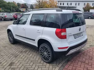 Skoda Yeti AMBITION/SHG/RS/LMF/KLIMA/BC/TFL/ZV/TEMPOMAT/PDC Bild 5