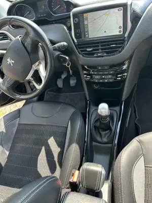 Peugeot 2008 2008 BlueHDi FAP 120 STOP Bild 4