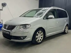 Volkswagen Touran 2.0 TDI DSG-AT|7-Sitzer|Xenon|Sitzhz|AHK