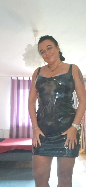 Sexy Spanische Eva sucht nach Adam  Bild 2