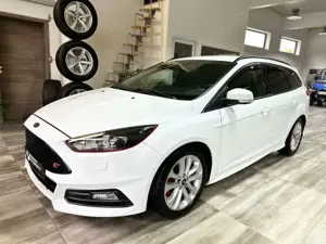Ford Focus Turnier ST *Recaro Leder*Navi*SHZ*LED*PDC*