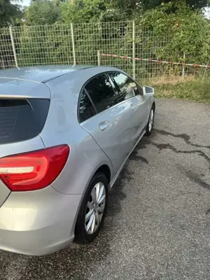 Mercedes-Benz A 180 (BlueEFFICIENCY) 7G-DCT Bild 4